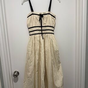 Francesca's Collections Cream and Black Ruched Top